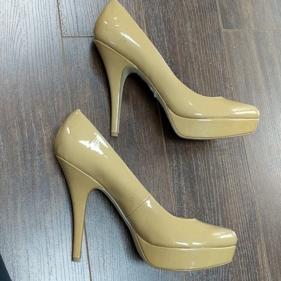 Brand new patent pumps/Tan colour - Picture 4 of 6